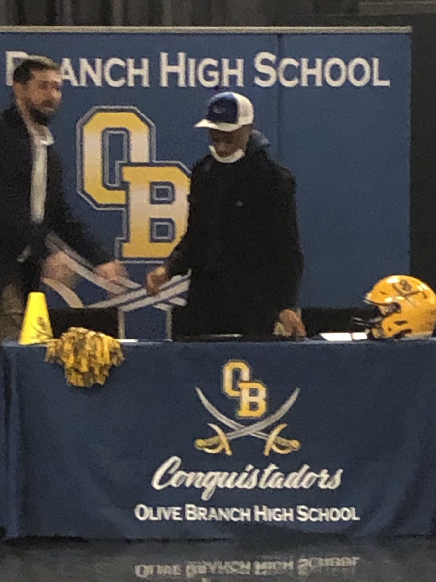 johnson_Aj3's tweet photo. It’s official💙#wolfpack #GoWolves @ethanehutson @CoachJames44 @CoachDavisCLCC https://t.co/yFCPT7fMVF