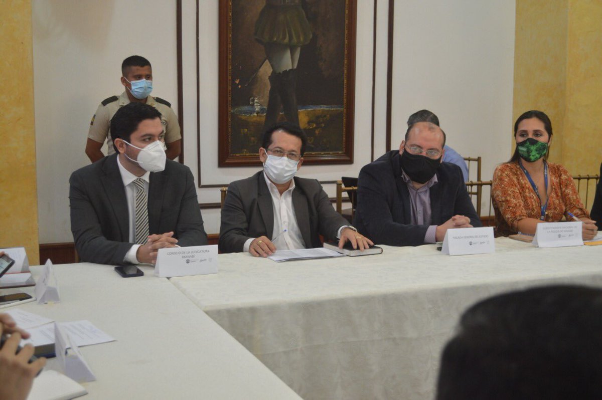 ManabiCJ's tweet photo. #AHORA | El Dir. Provincial de @ManabiCj, @VerdiCevallos, participa junto autoridades provinciales y representantes de instituciones, en la Mesa de Seguridad y Justicia, para coordinar acciones referentes a los comicios electorales del 7 de febrero. https://t.co/uQ64ji1MIA