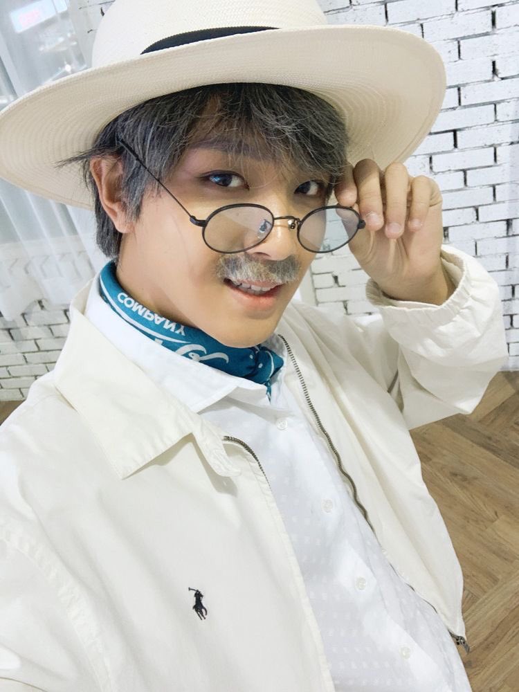 haechan wearing glasses ; a thread