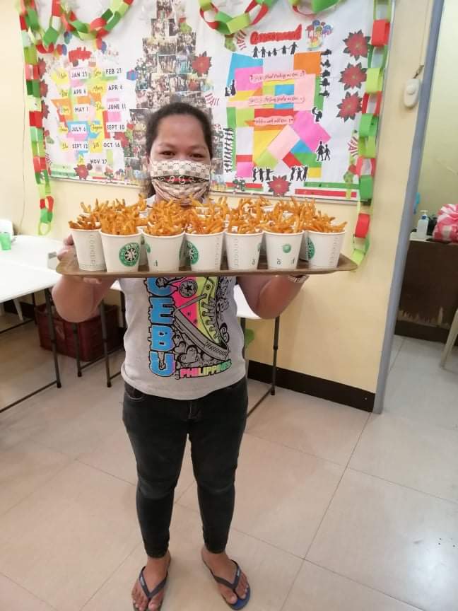 specs_inc's tweet photo. Nothing like crispy fries to perk up merienda time! The #SPECSFoundationInc's #COPTeam served fries to 150 kids and 80 families in Barangay San Dionisio, Paraรฑaque City ๐ค ๐๐
#COPTeamWeServeAsOne #NoHoldingBack https://t.co/0nVkFRdh5j