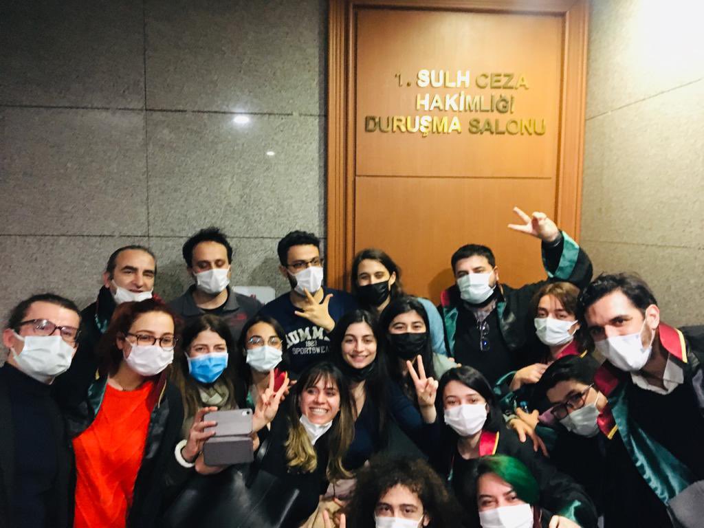 İşte budur! 

#BogaziciDireniyor 
#Arkadaslarımızıİstiyoruz 
#AsagiyaBakmayacagiz