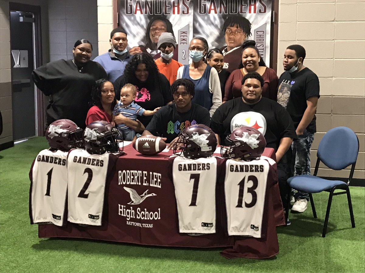 Congrats to Christian Olige for signing with <a href="/MSUTexasFB/">Midwestern State Football</a> !  #ganderpride