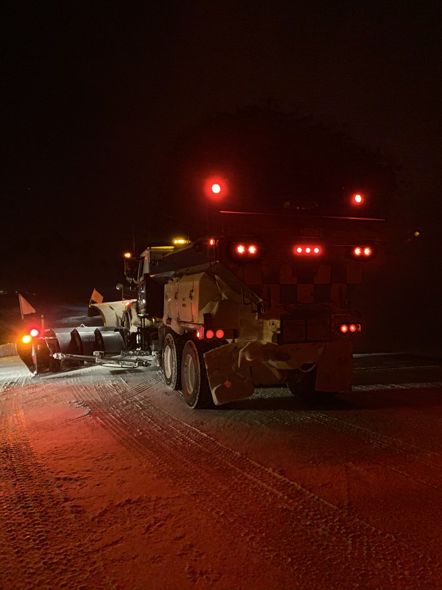 ABTransComm's tweet photo. DYK the blade of a snowplow can extend several metres? 

For your own safety, please wait to pass snowplows until they give you the room to do so safely, which their operators will do every 5 - 8 km.  #ABRoads @CMSLEdmonton @cmslcalgary @MainroadAlberta @ledcorHwys https://t.co/xTw3gHmIcB