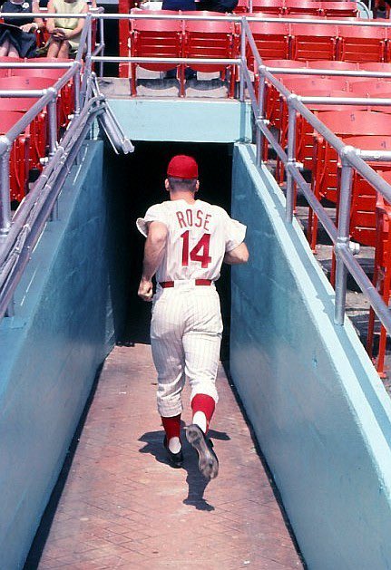 Cool photo of Pete Rose running into the tunnel. @nut_history. 