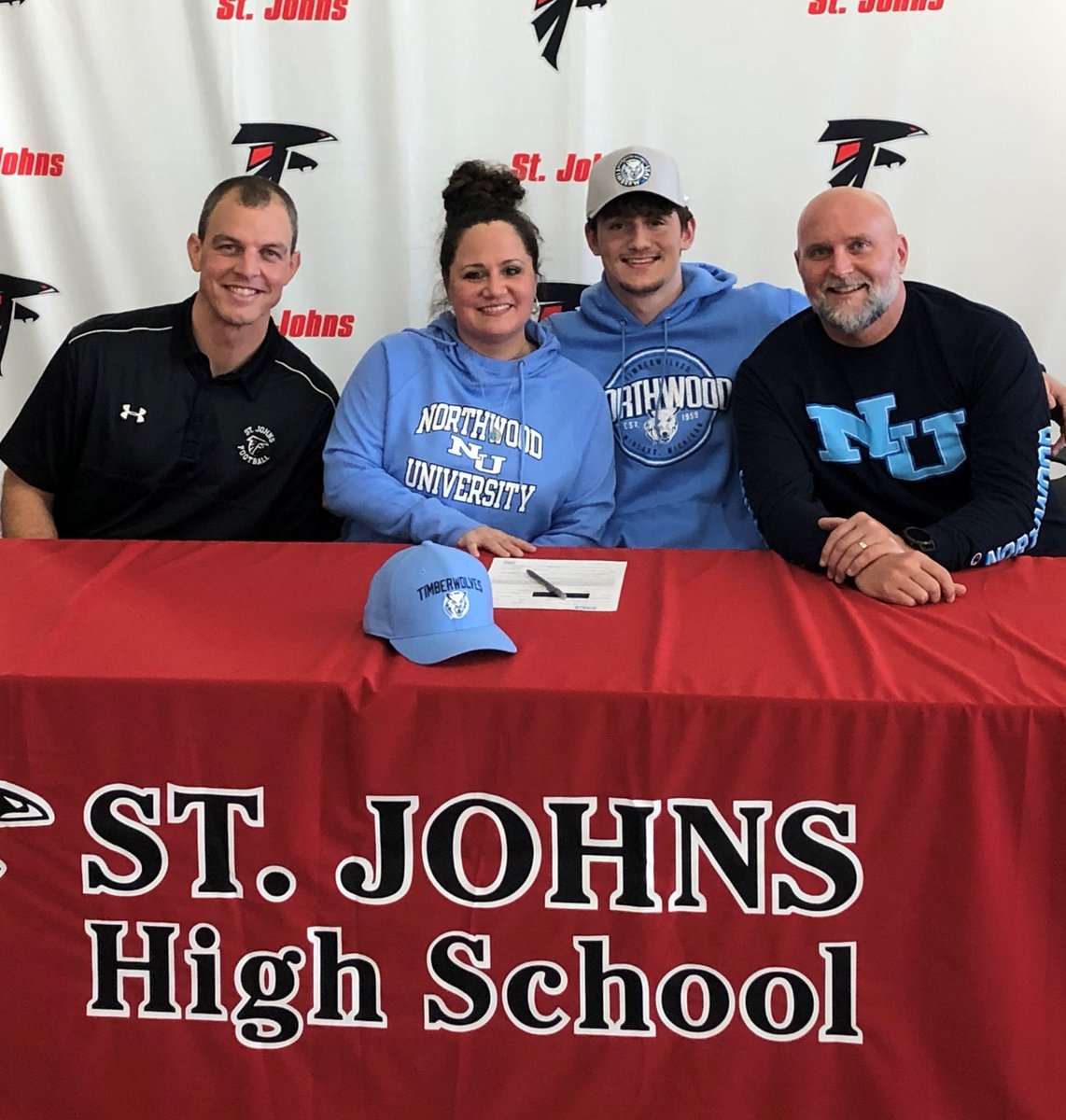 StJohnsSports's tweet photo. Congrats to Brock Miller on signing his NLI today to play football next year at Northwood University! Pictured with Brock are his parents, Robb &amp; Christina Miller, &amp; SJHS Football Coach Andy Schmitt. @SJSportsPage @brian_calloway  @StJohnsFB @AudreyDahlgren @timstaudt10 https://t.co/5uLinBXD7c