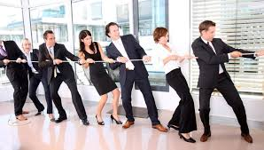 Он и команда оказываются в. Он и команда оказываются в. Группа людей. Коллектив иллюстрация. Фотосессия команды.