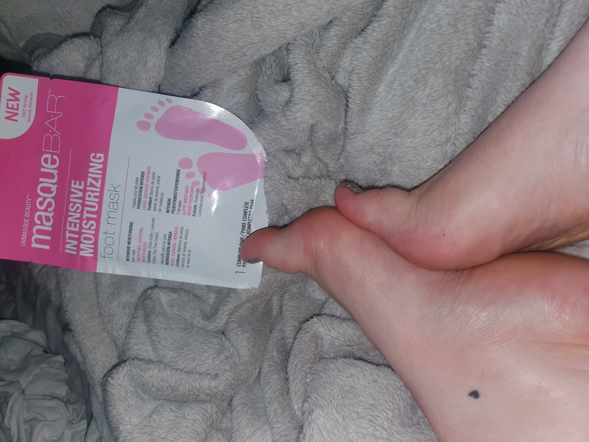 gothictoes98's tweet photo. Tonights plans 
#moisturisethosetoes #footfetish #feet https://t.co/nUPxv1KZZO