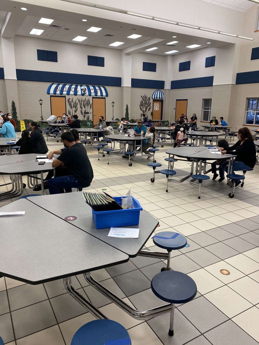 PatrinaPinkert3's tweet photo. A good evening for Griffin Bulldogs to have their Kindergarten APTT’s . Parents and students learning about their progress for the year. https://t.co/CZqt8LJw5h