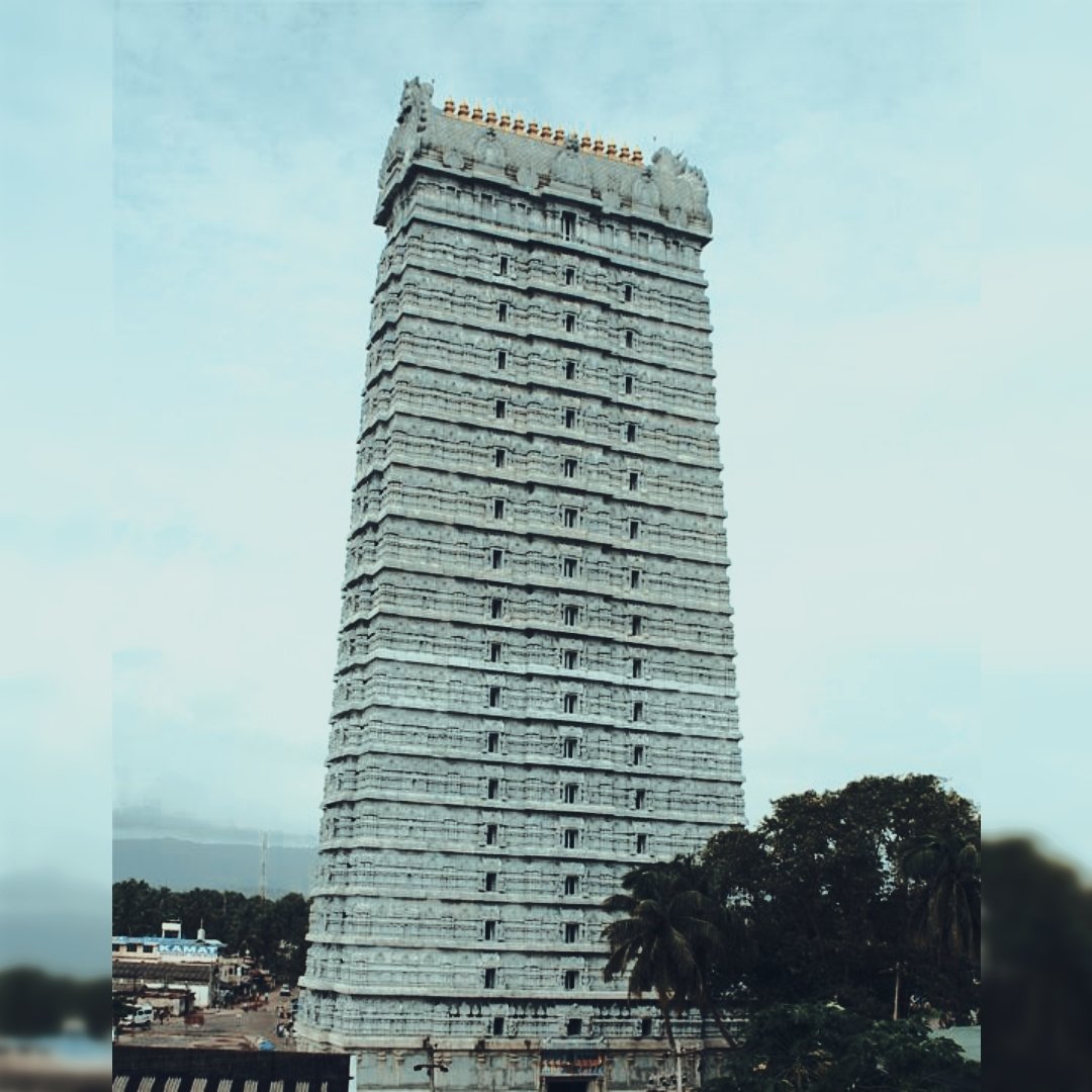 Murudeshwra temple karnatak Murudeshwar Temple is an ancient temple dedicated to Lord Shiva . after the construction of the temple. Murudeshwar is famous abode of Lord Shiva and a popular pilgrimage center in South India. It is among the main places to visit in Murudeshwar.