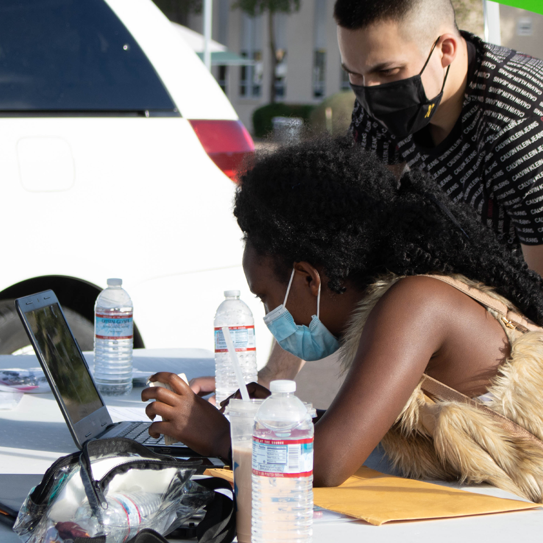 PhoenixUnion's tweet photo. Today was the AZ FAFSA Drive-In at Central High School! If you missed this event, no problem! We have another drive-in happening on Feb. 24th at The Academies at South Mountain from 3-6pm. Register for the event here: https://t.co/nfn3KGrqc8 #ThisIsWhoWeAre #PXUConnectED https://t.co/lHUoeVdF5O