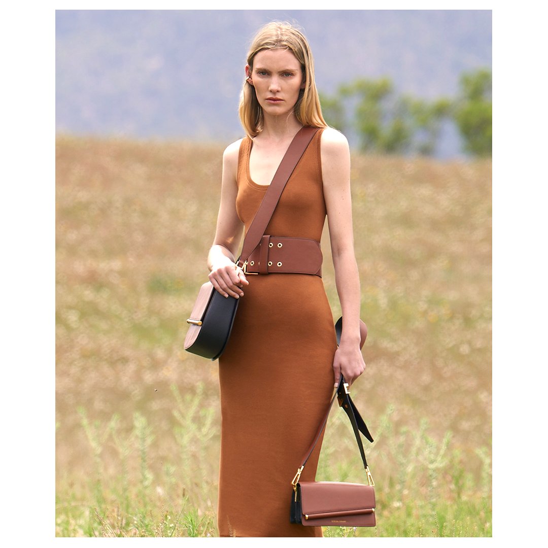 TONALITY… Style the Ethos dress with our new bags, the Lucent satchel crossbody or the Credence clutch crossbody…
 
#gingerandsmart #newdawncollection