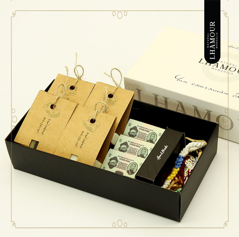 LHAMOUR-с үндэсний өв соёлыг хадгалсан сар шинийн бэлгийн багцаа танилцуулж байна.
Багц №2