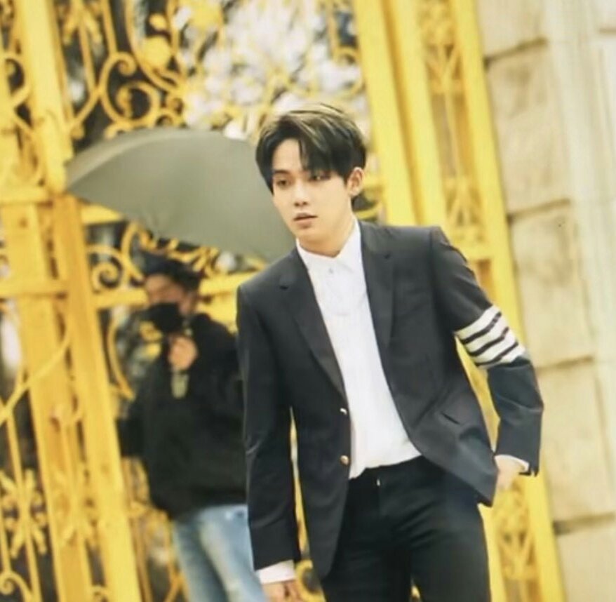 jiunnoona's tweet photo. Sukhoon Au

"KERAJAAN" https://t.co/ZzpL17y8Go