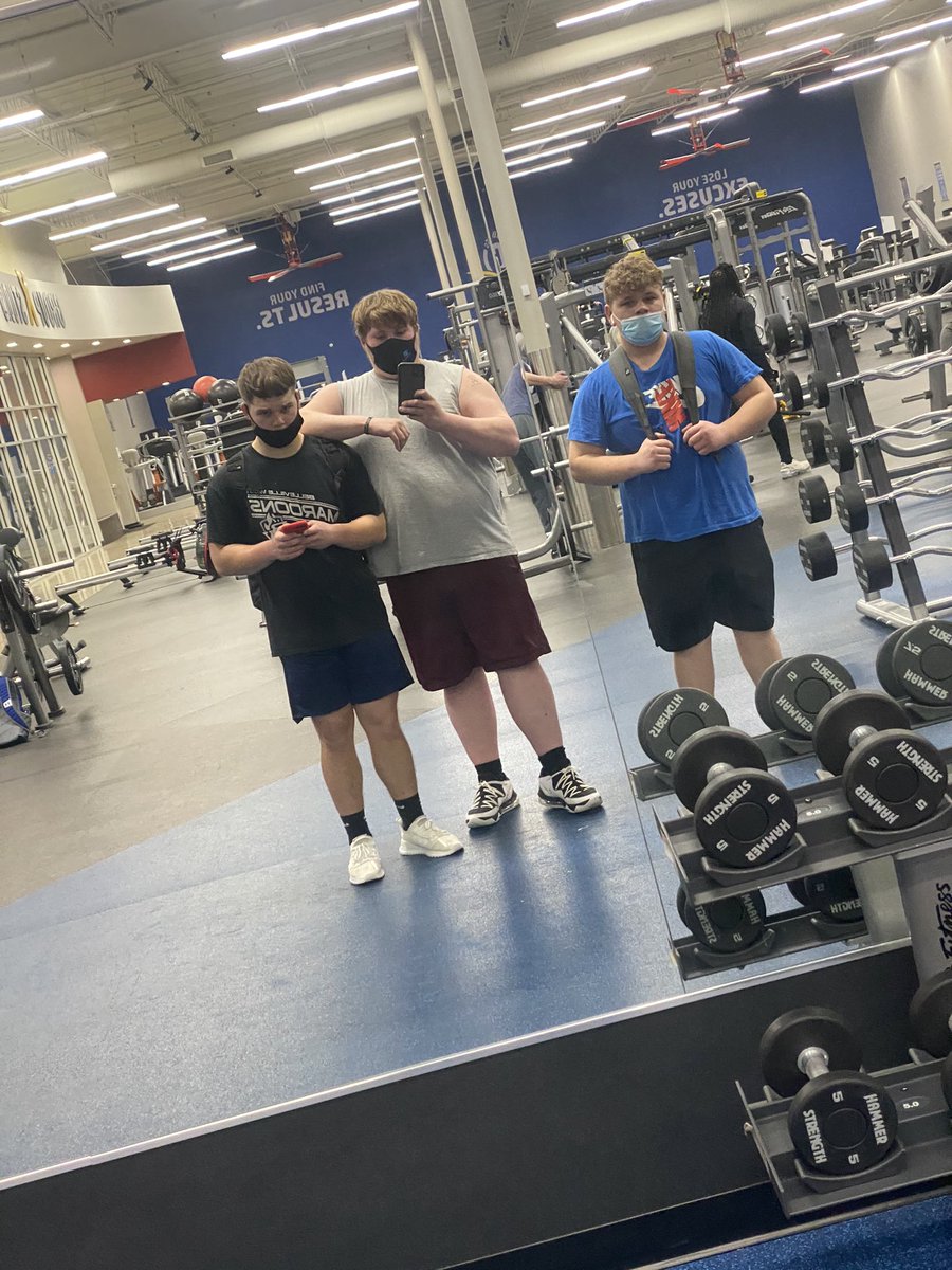 GrafeBryan's tweet photo. Felt a little under the weather today but nothing a gym visit couldn’t fix @Maroon_Football @MaddoxPresson @Elijah58180223 https://t.co/YsB1BtKdxv