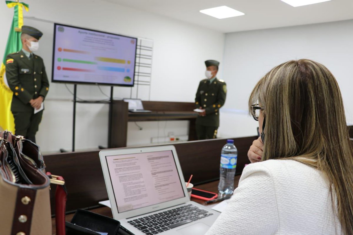 EscuelaDCadetes's tweet photo. En el fortalecimiento de la formación en investigación e innovación #ECSAN, se llevaron a cabo las sustentaciones de monografías como requisito de grado del programa de Administración Policial. @MincienciasCo @EducacionPonal
@PoliciaColombia https://t.co/B91TFmggG6