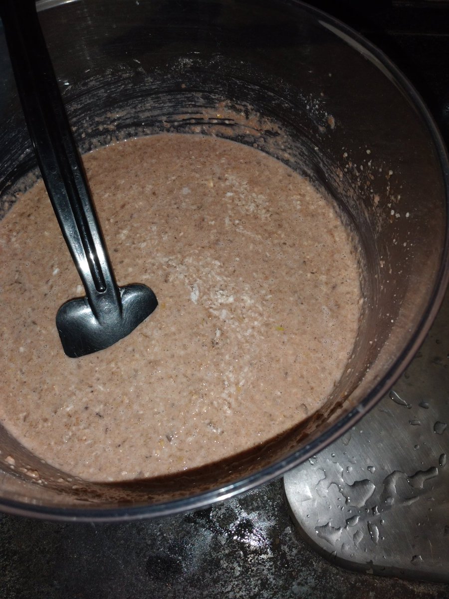 Naat_Pinheiro's tweet photo. Bolo de casca de banana 🍌🥰👉👈😌 https://t.co/P0YrkHV5zy