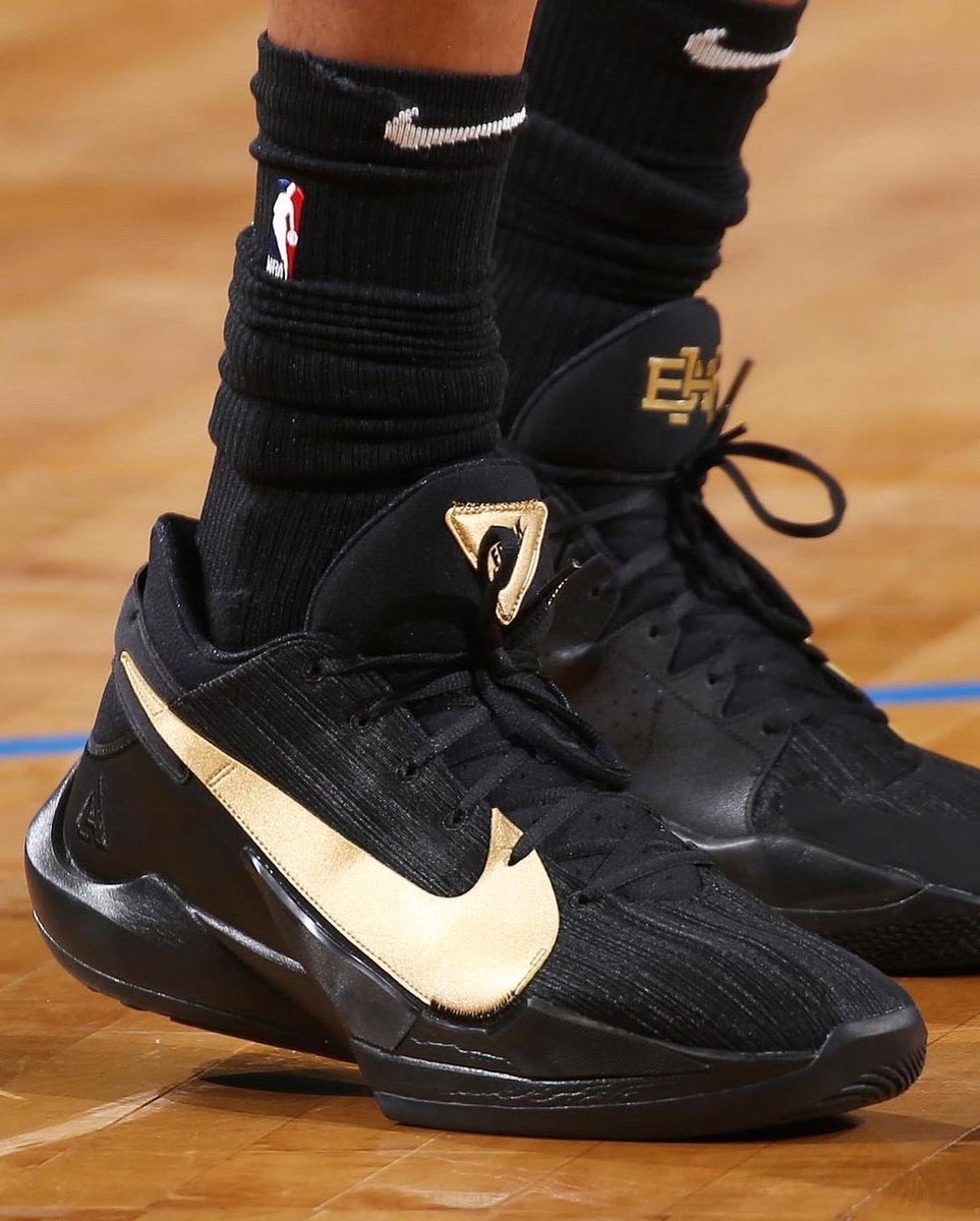 zoom freak 2 black and gold