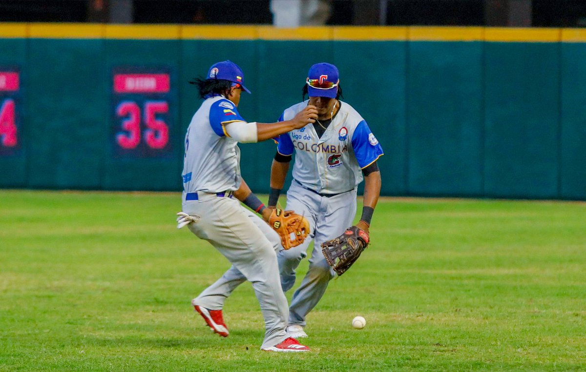 De caballito en la novena entrada, Puerto Rico vence 2-1 a Colombia para lograr su tercer triunfo de la #SerieDelCaribe2021, y con ello, asegurar su clasificación a semifinales. #CriollosDeCaguas #CaimanesDeBarranquilla