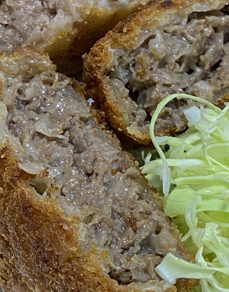 2/2
冷え込み、いらつき、贅沢なコロッケなど。よく思い出したらコロッケではなくミンチカツだった。チンしてから揚げるという初めての調理法で、出来上がりはジューシーの鬼といった風情のミンチカツだった