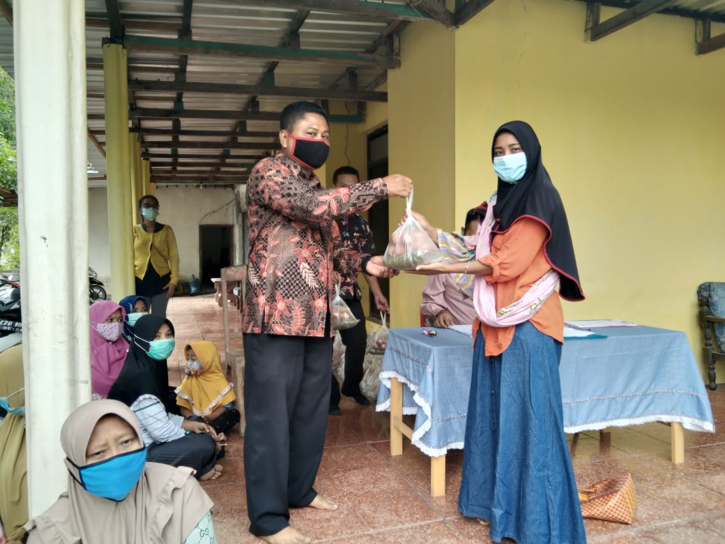 afif_nafiza's tweet photo. Pemberian PMT ibu hamil dan menyusui sbg upaya pencegahan stunting di Ds #bacem kec #kebonsari
#danadesa #manfaatdanadesa #stunting #posyandu #posyandubalita #pld #pldkebonsari #tppimadiun #tppijawatimur
@jokowi
@halimiskandarnu
@aguss4494
@Pujiastuti_iput https://t.co/BcPVyAaLm6