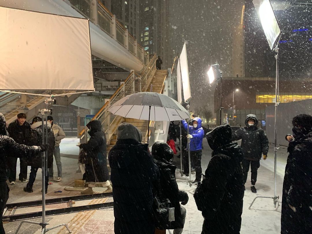 Park Jung Hwa's ig https://www.instagram.com/p/CK1ZS3JBsEdIN2OGnUmnHSz2Fc3lMg-6RqoWHw0/?igshid=spbn3vdd9rlgJunyoung was seen shooting for Imitation (left side of the picture). #이준영  #LEEJUNYOUNG  #유키스  #UKISS  #이미테이션  #Imitation  #권력