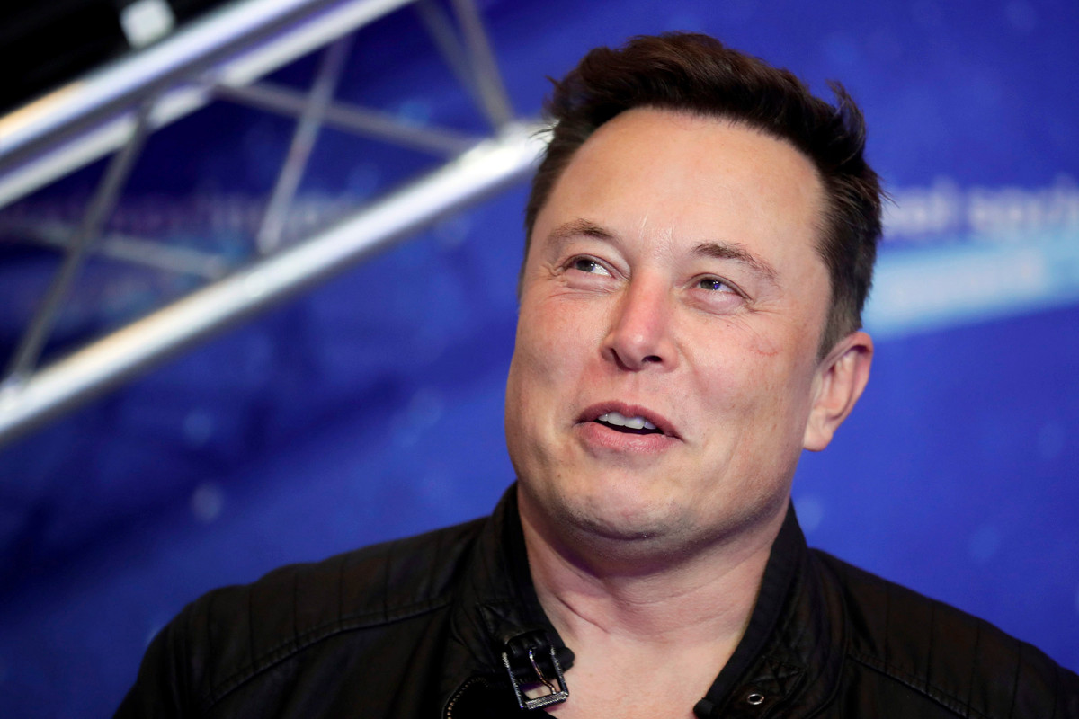 Elon Musk says Neuralink could start implanting chips in human brains 'later this year'