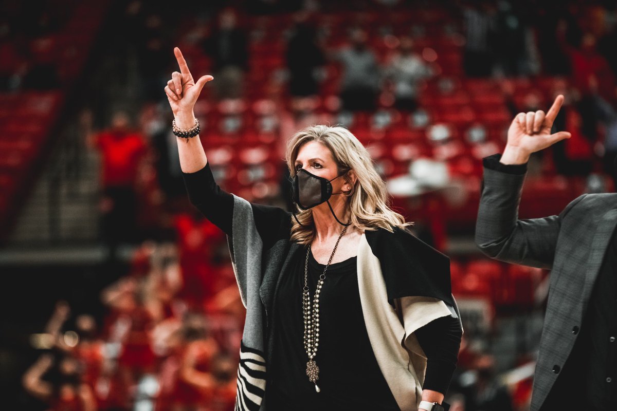TechAthletics's tweet photo. Overtime 𝗪𝗜𝗡 for @LadyRaiderWBB‼️

✌️ players record 20-point double-doubles as Tech pulls away from K-State in OT, 83-75! https://t.co/bInmzFlitt