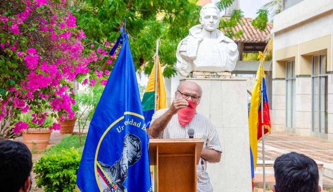 ubvaldia's tweet photo. #EnFotos Más de los momentos de la conmemoración de los 226° años del natalicio de nuestro Gran Mariscal de Ayacucho Antonio José de Sucre. UBV sede Nueva Esparta, plaza Sucre. #SeamosComoSucre @NicolasMaduro @dcabellor @DanteRivasQ @FranciscoGpsuv @sandraoblitasr https://t.co/bqqUWA5O4M