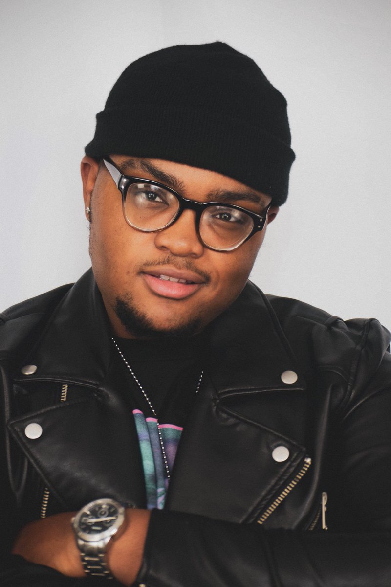 ViewssTV's tweet image. Roaring 20’s 🏁
•
•
Just a few favorites from the shoot. 
•
•
#AnotherYearLiving