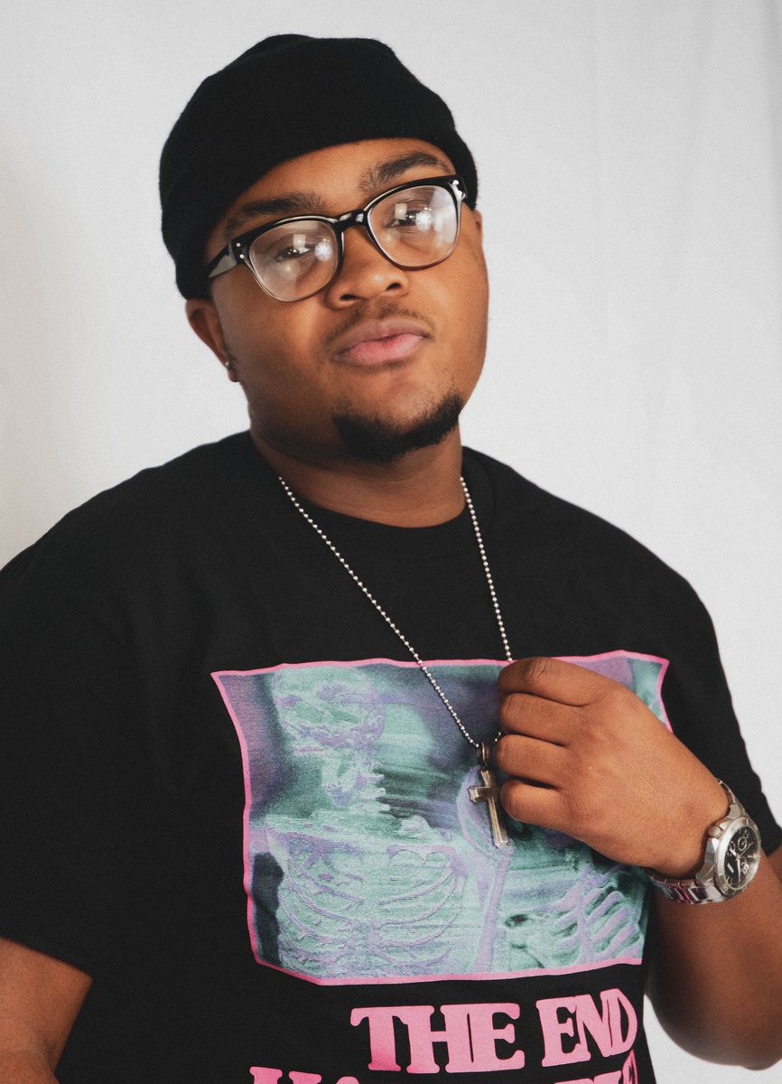 ViewssTV's tweet image. Roaring 20’s 🏁
•
•
Just a few favorites from the shoot. 
•
•
#AnotherYearLiving