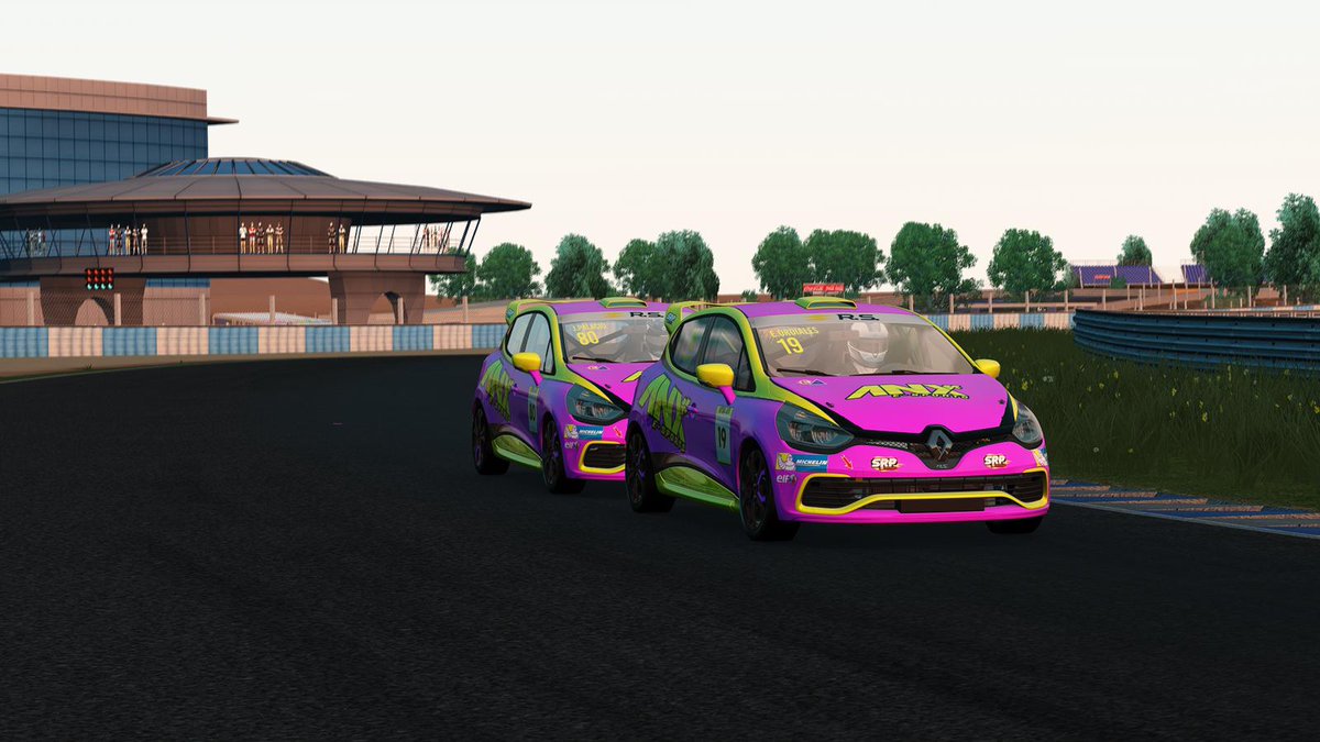 No pudo ser ayer, mala ,muy mala qualy que nos hacia salir 10s y <a href="/enol_ordiales/">Enol Ordiales Garcia</a>, aún más atrás. llegue a ponerme 6o y luchando en grupo pero un toque me hizo perder 3 posiciones y perder la motivación por la carrera.

Al menos la vuelta de honor fue divertida 😂