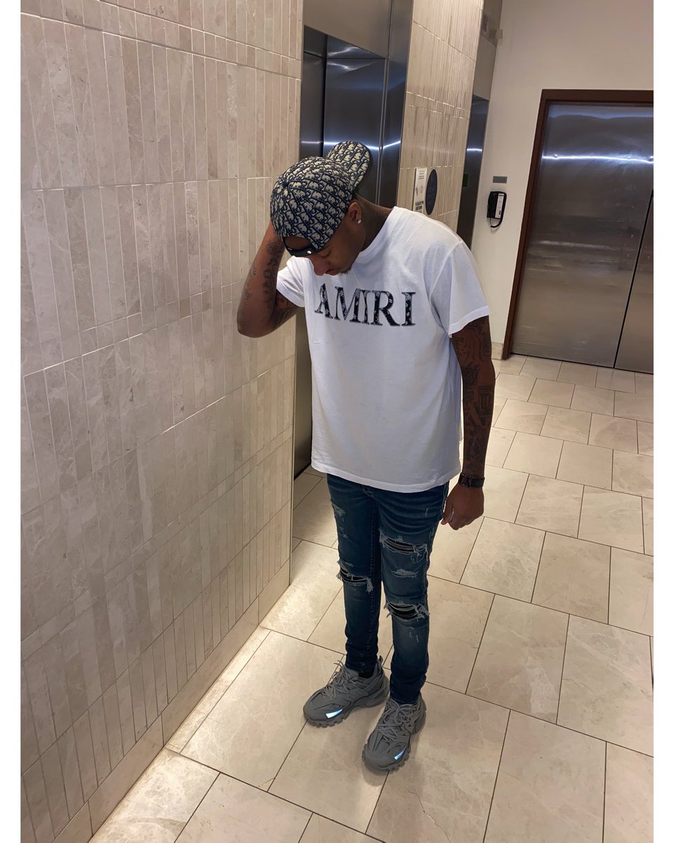 yae_dakhidd's tweet photo. Ah Get That Vibe He Turned to ah 🐍 I’m Turn Into Melly 🤧 https://t.co/yEHcIobPgs