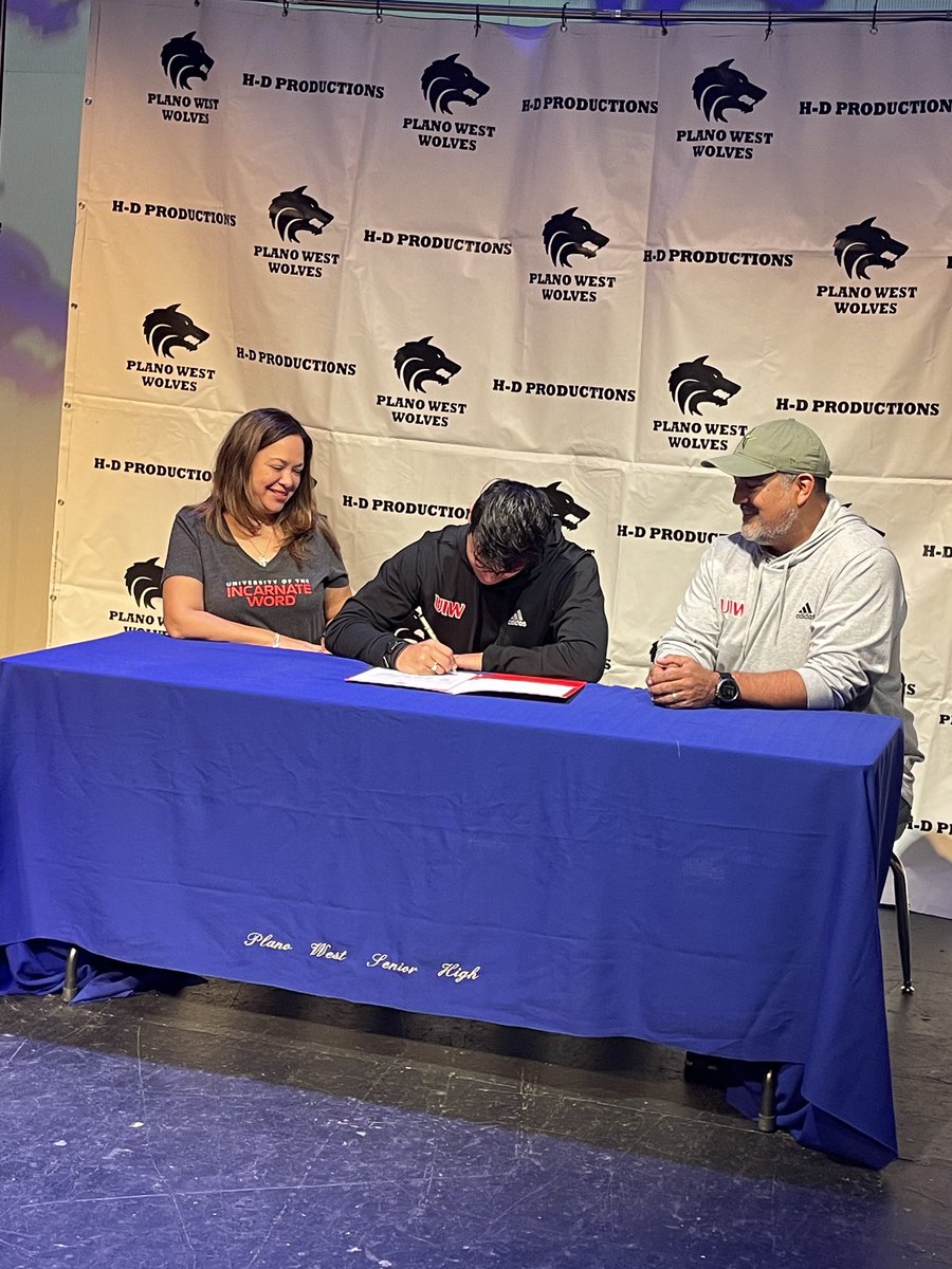 JesseVelez2021's tweet image. I am so excited to officially sign with  the University of Incarnate Word! I’m grateful for such supportive parents as well as @KICKNATION and @WolvesPlano for getting me where I am today.
Go Cardinals!!
@Coach_Lech @UIWFootball