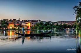 EmreUvez's tweet photo. @AVANOS @KAPADOKYA @NEVŞEHİR @KIZILIRMAK@PERİBACALARI : KÖRDE BİLİR AVANOS'UN YOLUNU TESTİ BARDAK KIRIĞINDAN BELLİDİR... https://t.co/OIsNRO3R9o