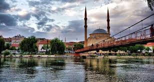 EmreUvez's tweet photo. @AVANOS @KAPADOKYA @NEVŞEHİR @KIZILIRMAK@PERİBACALARI : KÖRDE BİLİR AVANOS'UN YOLUNU TESTİ BARDAK KIRIĞINDAN BELLİDİR... https://t.co/OIsNRO3R9o