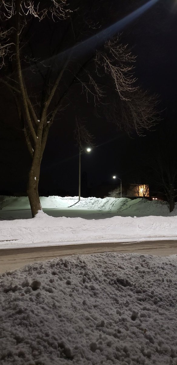 kjsigmund's tweet photo. Holy moly. Tried to hit an #AnxietyRun tonight because life is just throwing me curveballs the past 2 weeks. Enjoy this adventure with me...
1) Pretty snow https://t.co/gWsaOemV8f