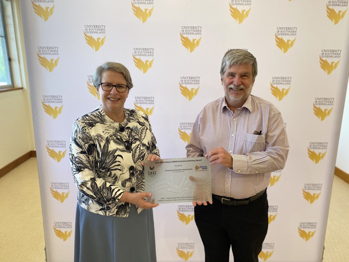 We are so #usqproud to receive the Science in Australia Gender Equality #SAGE Bronze Award. 💛 

#GenderEquity #HigherEducation #Research #AthenaSwan