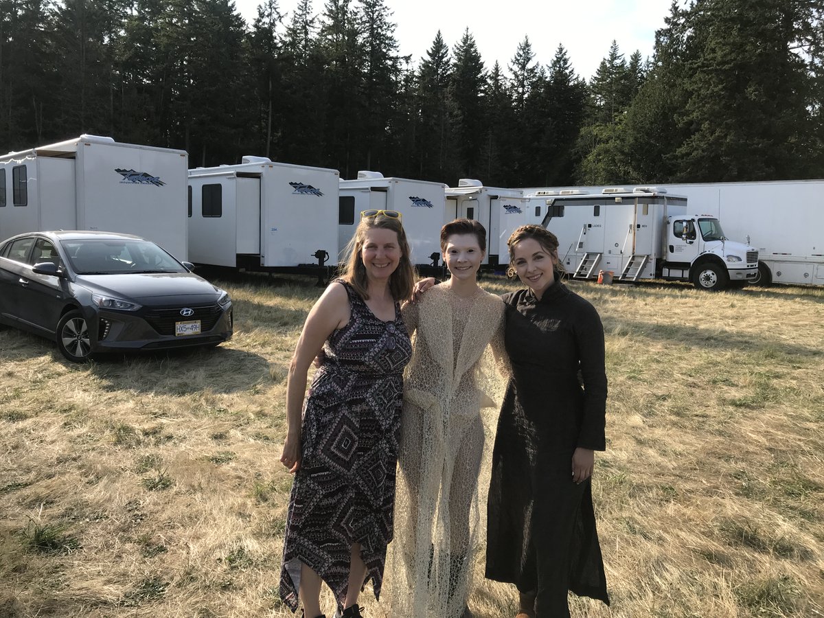 BrittanyCurran's tweet photo. My adorable momma came up to Canada to visit me while we were filming this episode!! It was the best.
On this day, we filmed at a private residence in Surrey, BC that served as the castle grounds AND the Moon Party House!🌚
#BringYourMomToWorkDay
#MagicAndChill #TheMagicians https://t.co/yi2hSRtZMd
