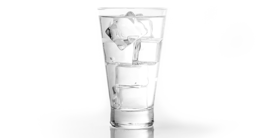 WebMD's tweet photo. One way to keep your lungs healthy? Drink plenty of water. There is a thin lining of mucus inside your lungs. When you get enough water over the course of the day, this lining stays thin, which helps your lungs do their job better. https://t.co/0WA7drvOOt https://t.co/gdTZsi4kZz