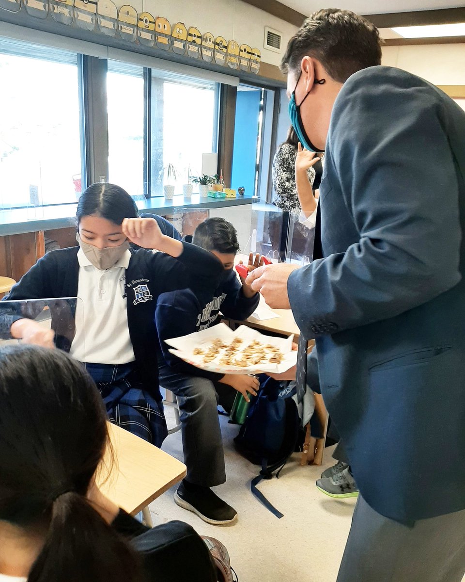 stbeeconnects's tweet photo. Hmmmm what is Mr. V serving to our grade 5 students??? Stay tuned for the video.. ๐
#weliketohavefunhere๐ #grade5 #stbeestudents https://t.co/UqYTaAXx3J