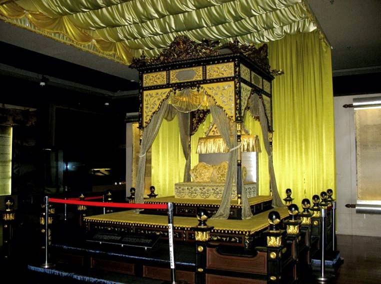 Today's site is the National Museum of Malaysia in Kuala Lumpur, the capital of Malaysia. It was opened in 1963 and focuses on the history, cultures & traditions of Malaysia. It has several different galleries, each of which has a different theme & time period. There is also.....