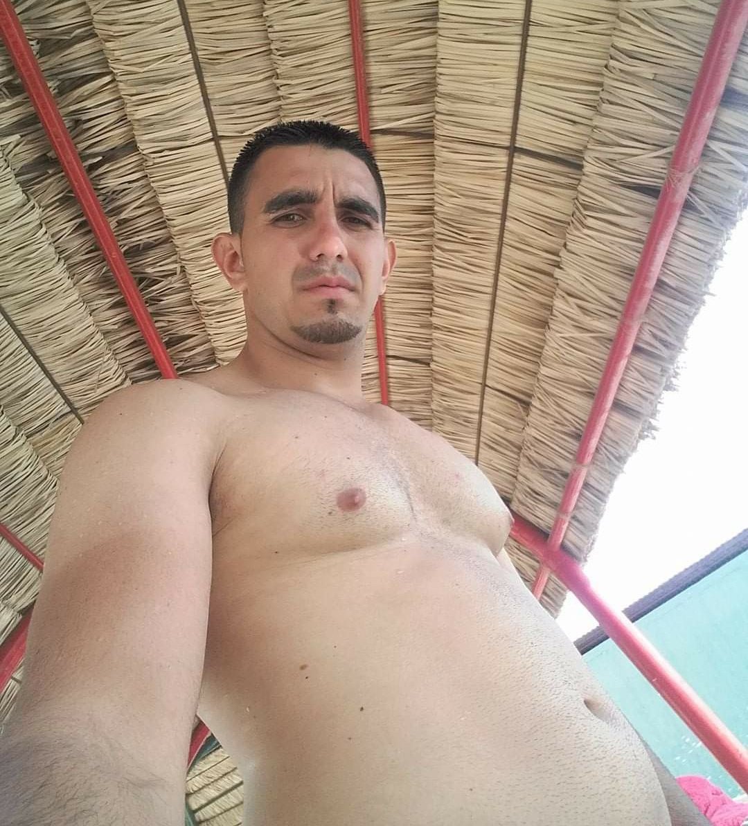 MachosDeAqui's tweet photo. Quién acompaña al pana Leonel a lavar su camioneta? 🔥😈 https://t.co/tE6lMq02Hp