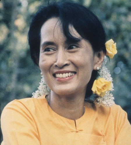 Ellen4561's tweet photo. အမေ့ရဲ့အပြုံးတွေကိုပြန်မြင်ခွင့်ရမယ်ဆိုရင် ဒီတိုက်ပွဲကို ရဲရဲကြီးတိုက်ရဲပါတယ် 

#HearTheVoiceofMyanmar
#RespectOurVotes https://t.co/NFiKkWQK56