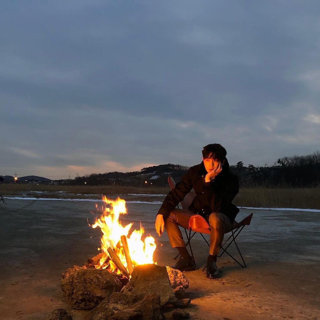 AtlasMason3's tweet photo. “The chances of any two people meeting are equal. It’s always equally incredible.” — Nam Do San

missing #dodal 🥺

#스타트업 #SUZY #수지 #NamJooHyuk #남주혁 #TeamDosan #Namzy #StartUp https://t.co/RwhTZdg4Rq