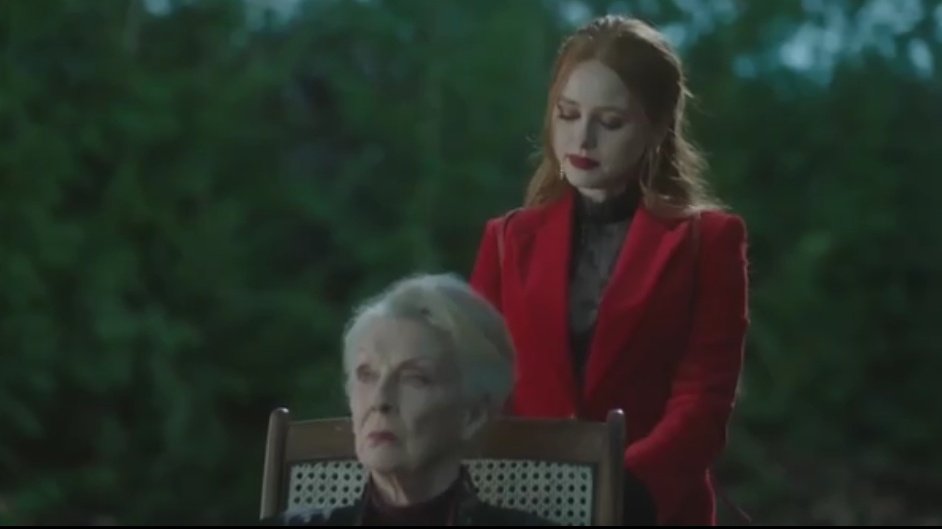 jennaortegw's tweet photo. EU JÁ TO VENDO A CHERYL RIQUÍSSIMA E PODEROSÍSSIMA COM A NANA ROSE EM SEU PALÁCIO VERMELHO, É A DONA DO MUNDO AVISEM!

#Riverdale #PopsTalks https://t.co/GZ50Z0Pvek