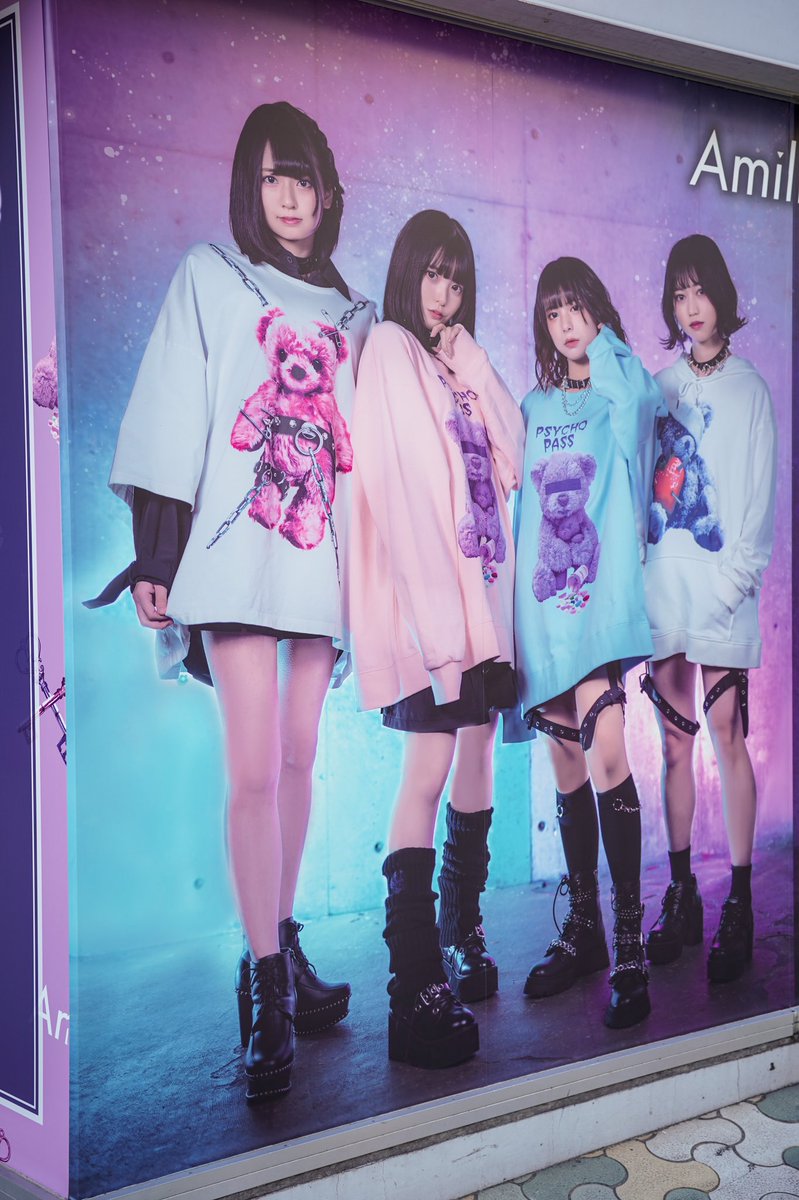 乃木章 日本洛丽塔撮影師 本日から東京 ラフォーレ原宿にて 病みかわいいファッションブランド Amilige の特大看板 縦 約2m 横 約2 5m 2枚が貼り出されました 自分が撮らせて頂きました 行くことがありましたら ぜひ近づいてご覧頂ください