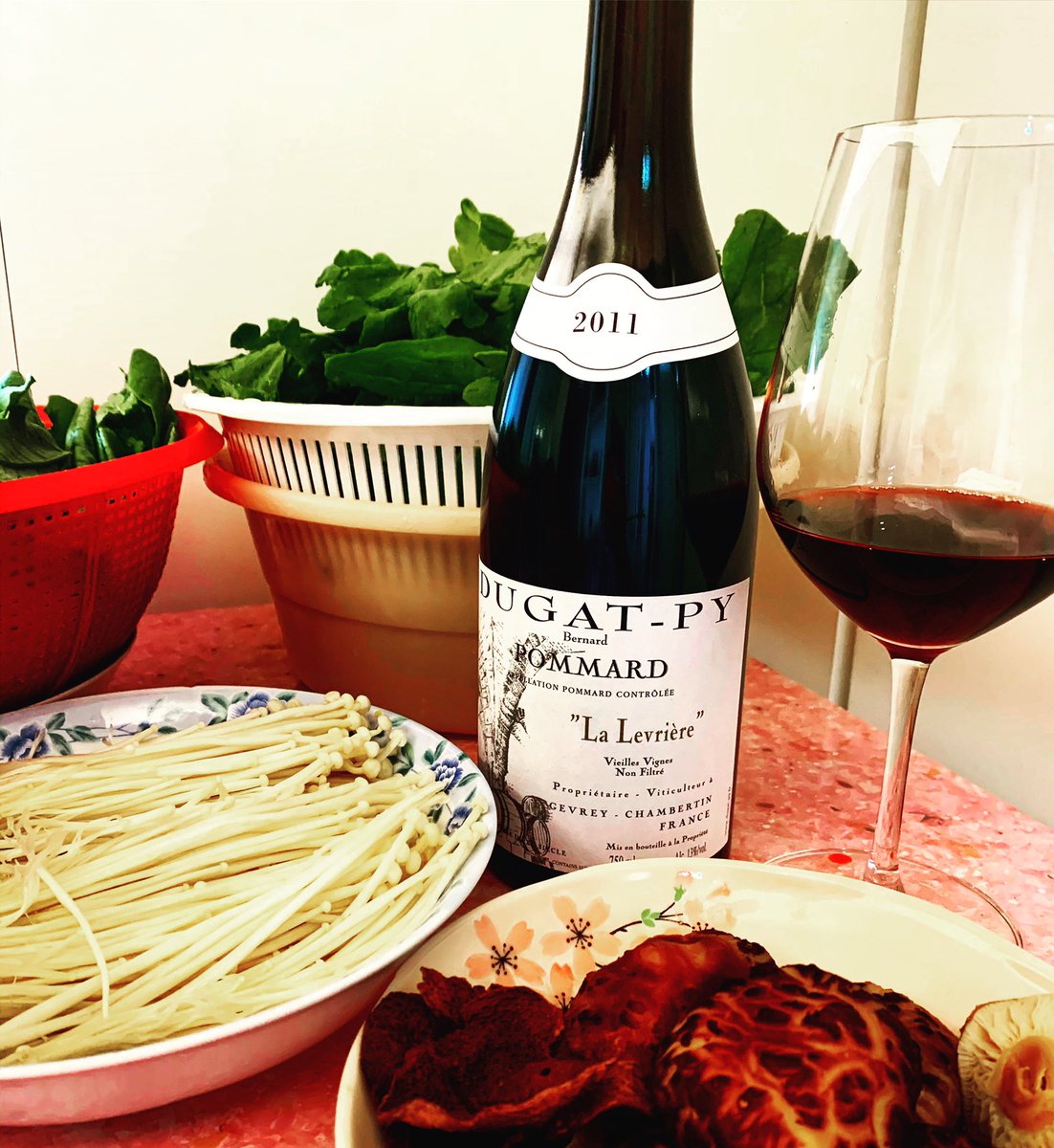 Evercohol's tweet image. Enhance your veagan hotpot experience with a bottle of fine #finewine @dugatpy Gevrey-Chambertin #pommard as part of the Lunar New Year celebration #cny 🧧 

Available in store, along with other rare vintages of #Burgundy #wine 

evercohol.com/en/products/ca…