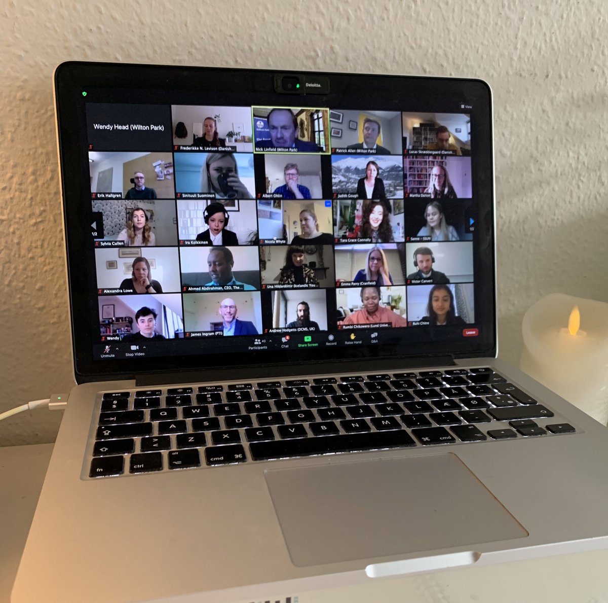 Spending the day discussing the collaboration between UK and the Nordic countries especially in relation to youth, job opportunity and the recovery after COVID-19 😷 🙏🏻
#UKNordicCollab <a href="/WiltonPark/">Wilton Park</a> <a href="/danskungdom/">DUF - Dansk Ungdoms Fællesråd</a> <a href="/UKinSweden/">Brittiska Ambassaden Stockholm</a>