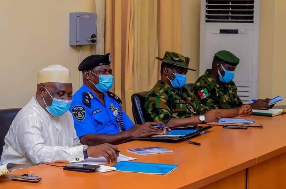 UncleAnass's tweet image. HE Gov. @AWTambuwal presided over the routine Sokoto State   Security Council meeting; with HE the Sultan of Sokoto, Muhammad Saad Abubakar, CFR, mni in the attendance. #SecurityPriority #DasukiBeyond2019 #Solidified4Tambuwal