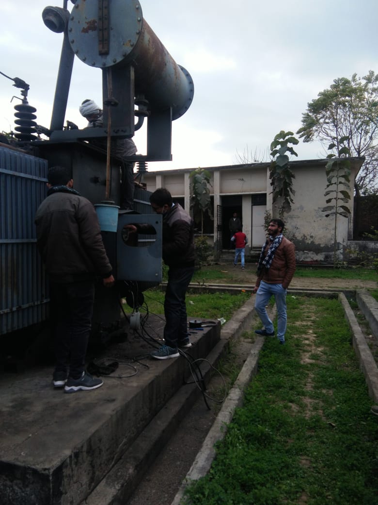 PVVNLSAHARANPUR's tweet photo. kharab wti v oti meter badalte huye at 33/11kv s/s Hakimpura under EDSD-Ghunna SRE. @1912PVVNL @PVVNLHQ
@MdPvvnl @mduppcl @UppclChairman @ptshrikant https://t.co/43XIFx4rzP